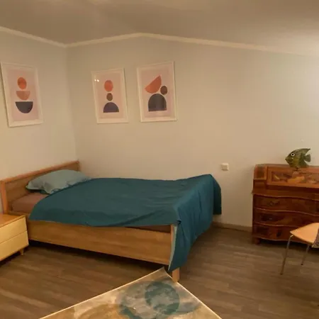 Private Room With Own Bathroom Hanower Zewnętrze zdjęcie